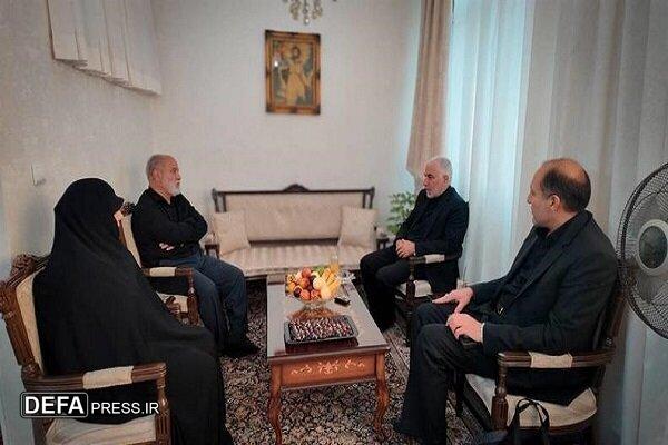 حضور رئیس سازمان زندان‌ها در منزل خانواده شهدای بازداشتگاه اوین