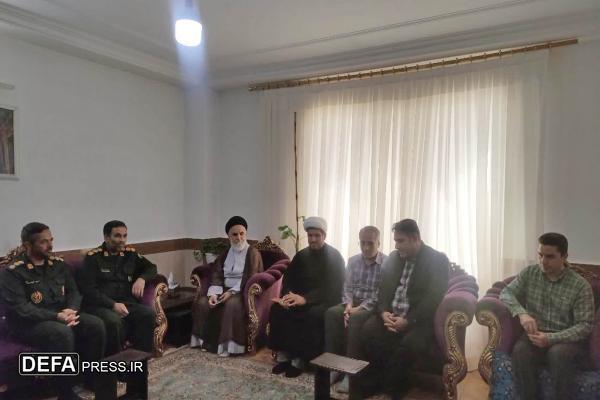 دیدار مدیرکل حفظ آثار و نشر ارزش‌های دفاع مقدس و مقاومت خراسان شمالی با خانواده شهید مدافع وطن «هادی نوبهاری» + تصاویر