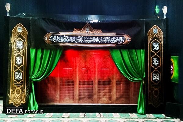 نمایش صحنه‌ای دل بسته تئاتری جذاب و مذهبی با هدف آشنایی مردم با امام حسین علیه السلام و عاشورا در فریمان برگزار شد.