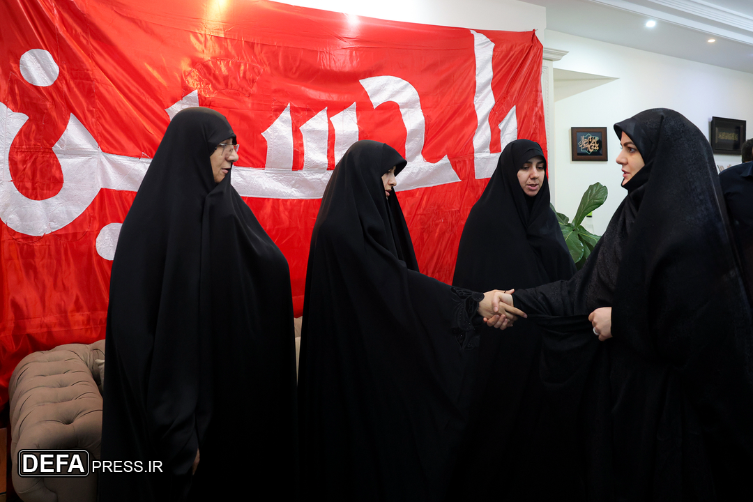 دیدار دختر رئیسجمهور با خانواده شهید غلامعلی رشید دیدار دختر رئیسجمهور با خانواده شهید غلامعلی رشید