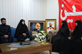 دیدار دختر رئیس‌جمهور با خانواده شهید غلامعلی رشید
