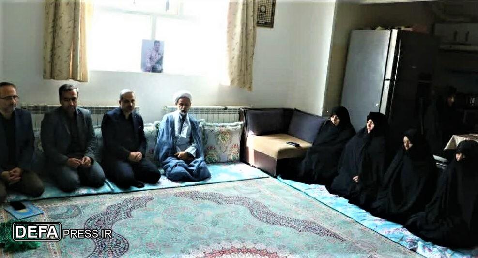 دیدار مسئولان آموزش و پرورش قم با خانواده معلم شهید حمله به سایت هسته‌ای فردو