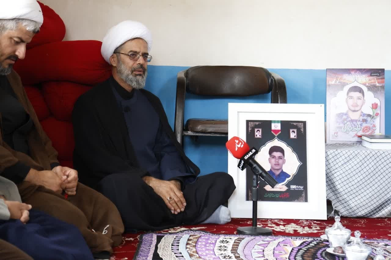 تصاویر/ دیدار نماینده ولی فقیه در خراسان شمالی با خانواده شهید اقتدار «حامد ربانی»