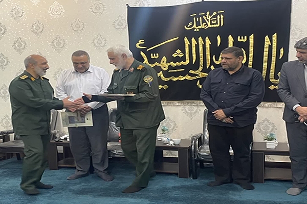 صدور احکام هیئت امنای یادمان شهید گمنام در فرودگاه اهواز