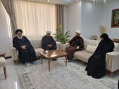 امام جمعه کرج با خانواده شهدای مدافع عزت و اقتدار