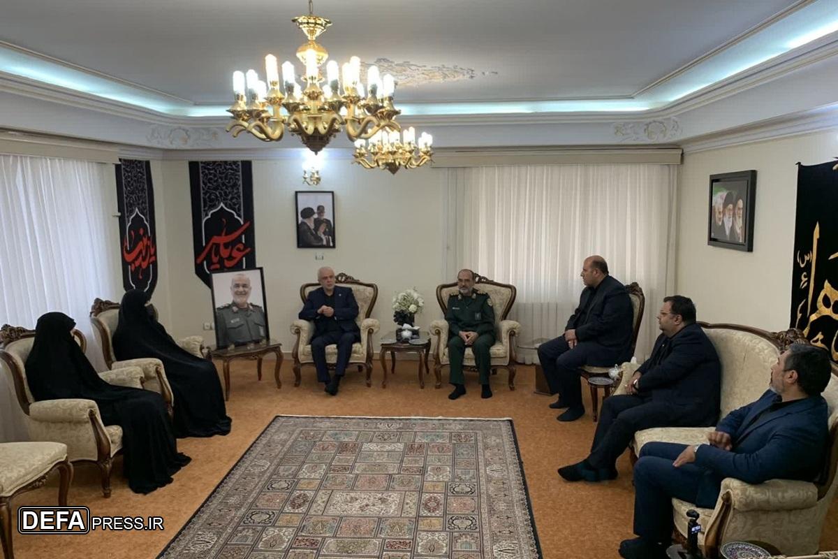 دیدار رئیس بنیاد شهید و امور ایثارگران با خانواده «سردار شهید حسین سلامی»