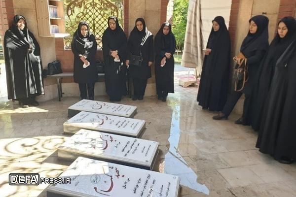 مراسم غبارروبی مزار شهدای گمنام به مناسبت هفته عفاف و حجاب با حضور بانوان جهاد کشاورزی