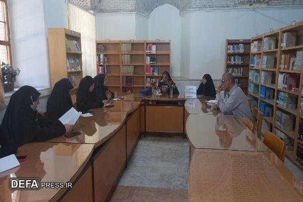 کارگاه نقد کتاب «راز کوچه یک‌بست» در کرمان برگزار شد+تصاویر