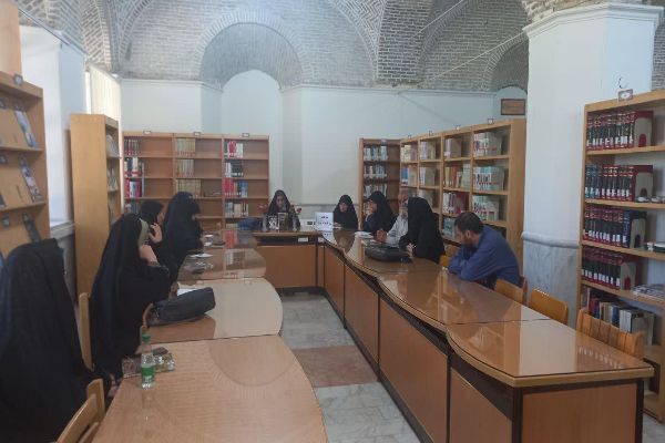 کارگاه نقد کتاب «راز کوچه یک‌بست» در کرمان برگزار شد+تصاویر