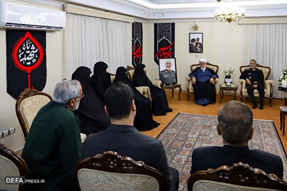دیدار رئیس دفتر رهبر انقلاب و رئیس ستادکل نیرو‌های مسلح با خانواده شهید سلامی