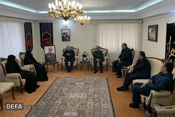 دیدار رئیس بنیاد شهید و امور ایثارگران با خانواده شهید «سلامی»