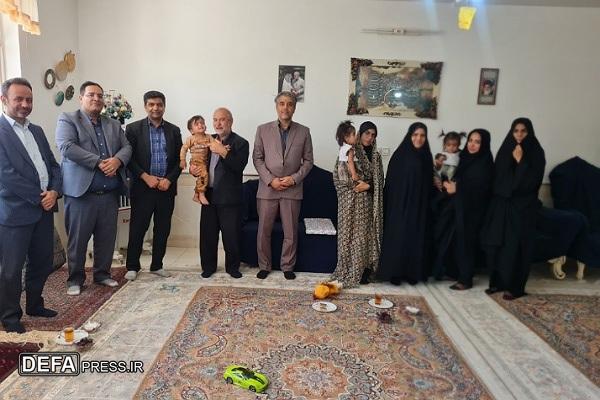 دیدار مدیرکل کمیته امداد خراسان‌جنوبی با خانواده شهید نادی