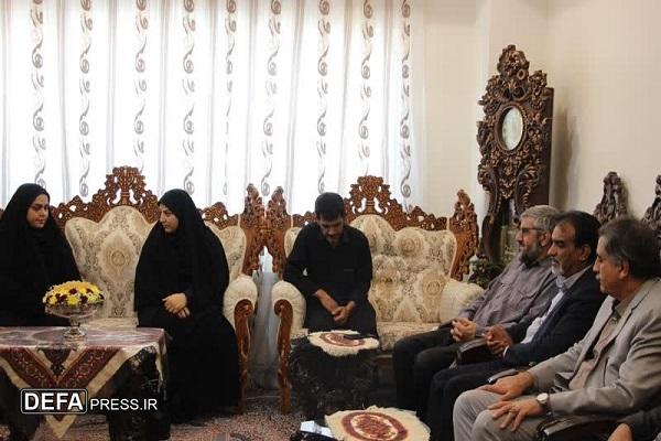 دیدار مدیران کل بنیاد شهید و بهزیستی کرمان با خانواده شهید محمد حبیب‌زاده+تصاویر