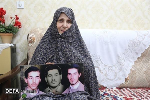 مادر سه شهید: جوانان با بصیرت و آگاهی خود، از کشور دفاع کنند