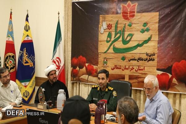 کتاب «سرباز لشگر پابرهنه‌ها» در محفل خاطره‌گویی پیشکسوتان دفاع مقدس خراسان شمالی نقد شد+ تصاویر