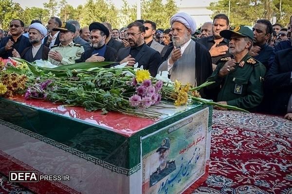 تشییع پیکر سرلشکر شهید «غیب پرور» در شیراز برگزار شد