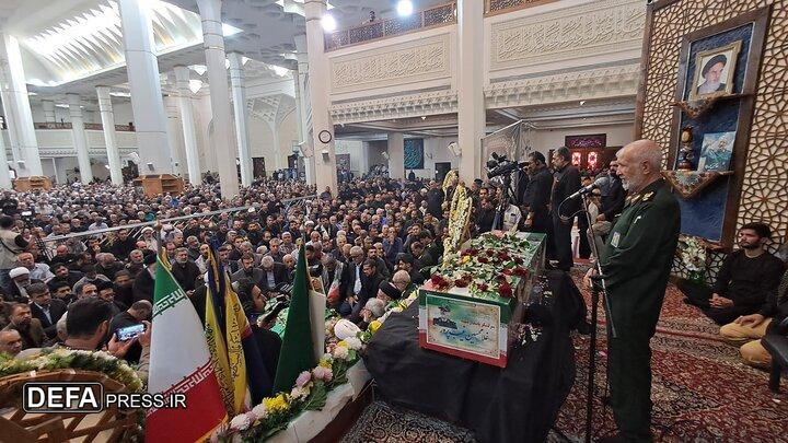 تشییع پیکر سرلشکر شهید «غیب پرور» در شیراز برگزار شد