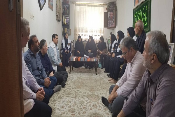 دیدار رئیس اداره بهزیستی شهرستان نکا با خانواده شهید «مشتاقی»+ تصاویر