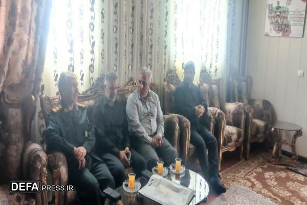 دیدار مسئولان اداره‌کل حفظ آثار دفاع مقدس قزوین با خانواده شهید امیرحسین باجلان