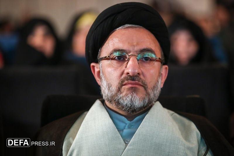 پرچم ایران اسلامی در کنار پرچم اباعبدالله(ع) در سردر هیئات مذهبی نصب شود