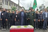 تصاویر/ پیکر شهید مدافع وطن بر روی دستان مردم رشت