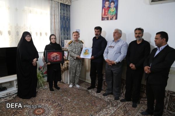 دیدار سرهنگ پاسدار امیری مقدم با خانواده سرباز شهید «امیرحسین قاسمی» در روستای رادکان / تاکید بر ادامه راه شهدا