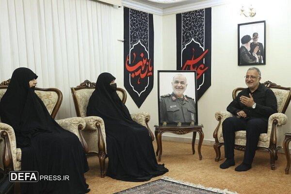 دیدار شهردار تهران با خانواده سپهبد شهید «حسین سلامی»