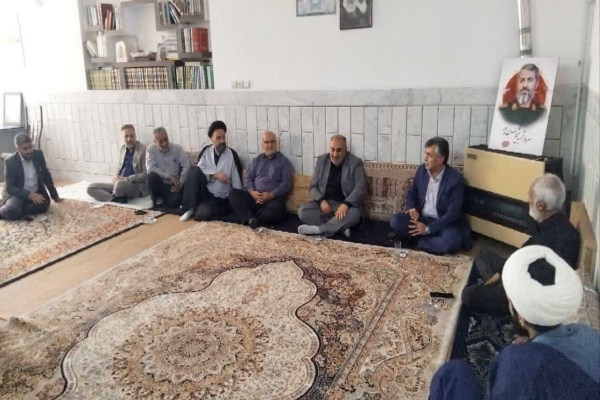 سرپرست بنیاد شهید اصفهان با خانواده سردار شهید رضوان‌پور دیدار و گفت‌وگو کرد