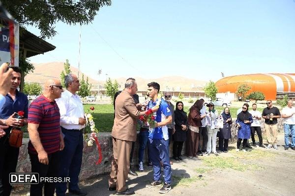 آئین استقبال از قهرمان کردستانی با حضور مسئولین ورزش استان برگزار شد
