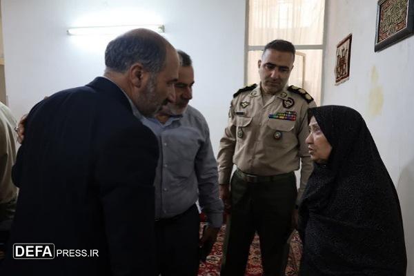 دیدار فرماندار ملایر با خانواده شهدای والامقام خدمت و امنیت