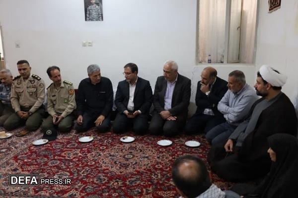دیدار فرماندار ملایر با خانواده شهدای والامقام خدمت و امنیت