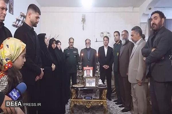 دیدار جمعی از مسئولان با خانواده شهید حمیدسالاری در خرم آباد