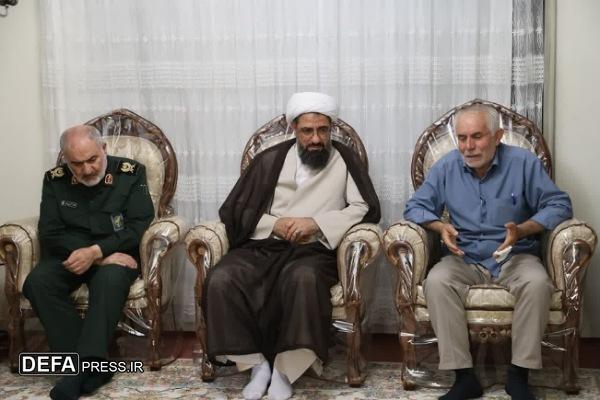 دیدار نماینده ولی فقیه در استان همدان با خانواده شهیدان «کریمی و زمانی» + تصاویر