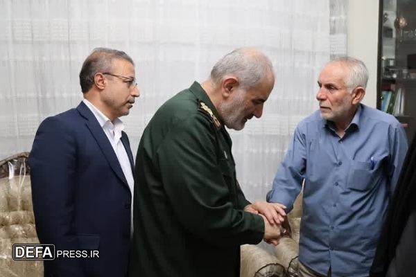 دیدار نماینده ولی فقیه در استان همدان با خانواده شهیدان «کریمی و زمانی» + تصاویر