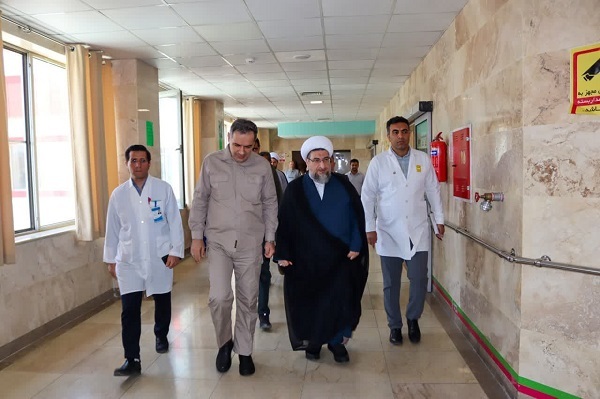 تصاویر/ عیادت حجت الاسلام والمسلمین «مطهری اصل» از مجروحان تجاوز رژیم صهیونیستی به استان