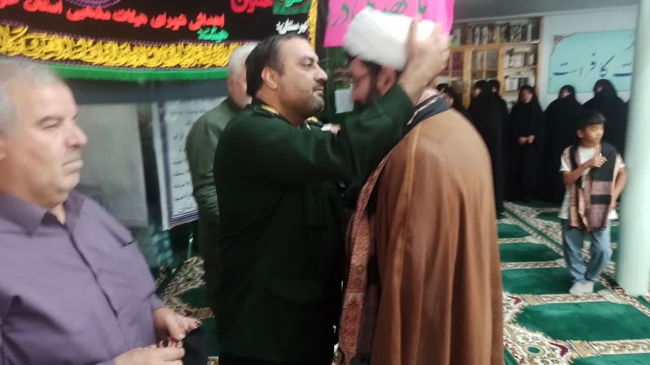 تصاویر/ مراسم شال‌گذاری مداحان و سیاه پوشی ماه محرم در خراسان شمالی