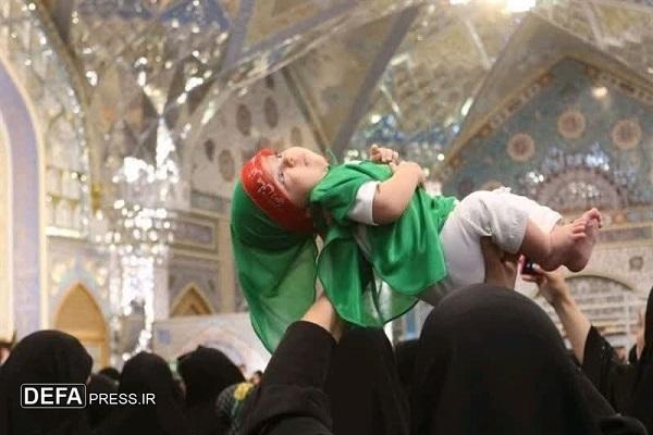 برگزاری آیین شیرخوارگان حسینی در حرم رضوی
