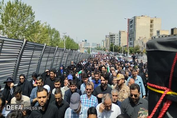 تصاویر/ تشییع باشکوه شهدای کرج در شب اول محرم؛ مشت محکمی بر دهان استکبار جهانی