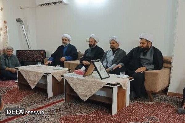 پرچم روشنگری و جهاد تبیین شهدا بر زمین نمی‌ماند