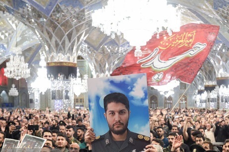 مراسم وداع با پیکر ۱۳ شهید حمله رژیم صهیونیستی در حرم رضوی برگزار شد