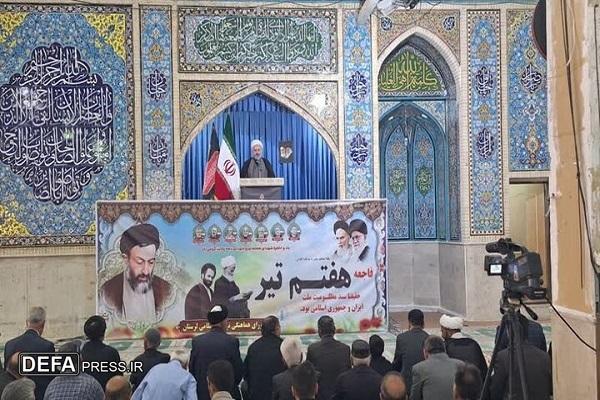 زنده نگه‌داشتن روحیه حماسی عاشورا در جامعه اسلامی ضروری است