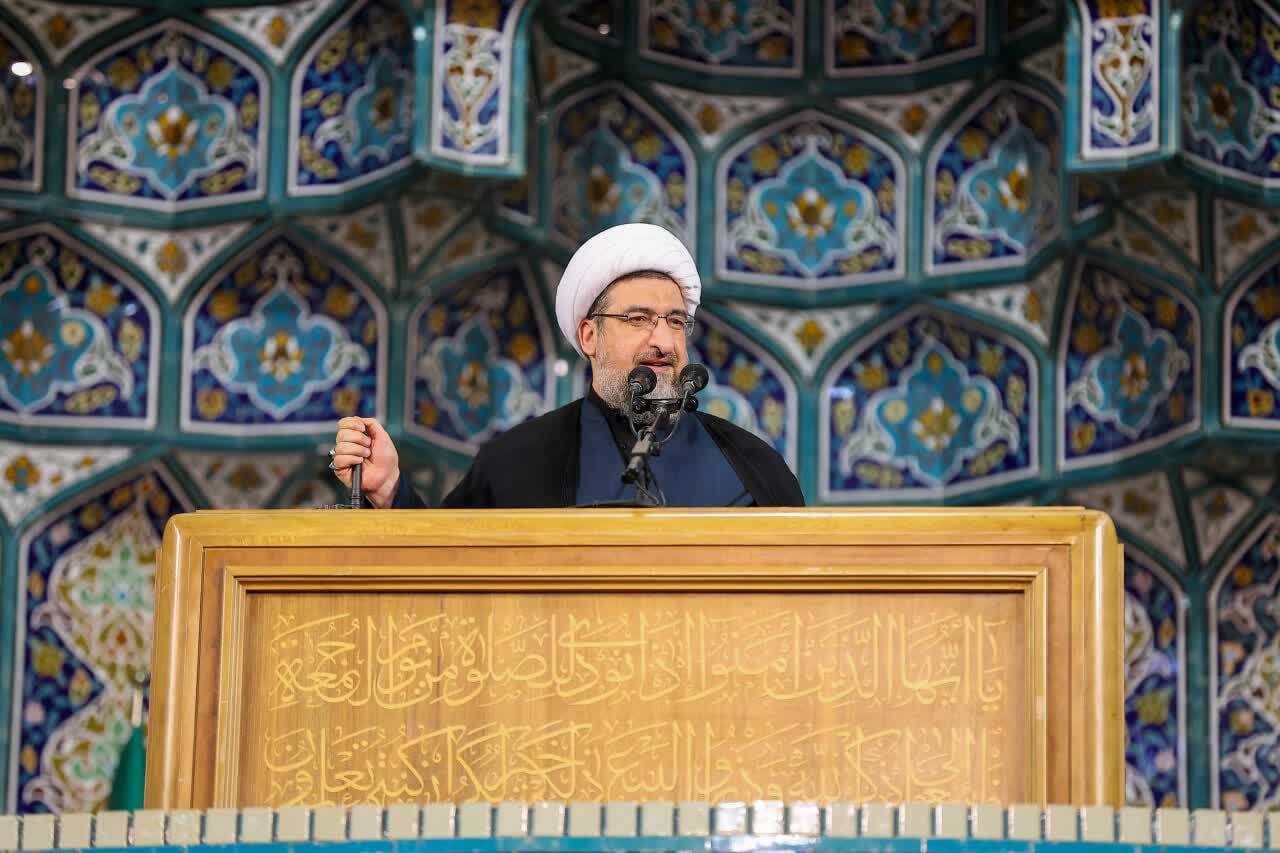 امام جمعه تبریز: چشم در چشم دشمن، دست بر ماشه آماده فرمان رهبریم