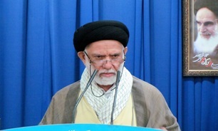 امام جمعه دیر: ایران ابهت و آبروی آمریکا را از بین برد