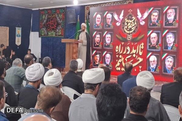 همه ما باید تلاش کنیم که در مسیر شهدا حرکت کنیم