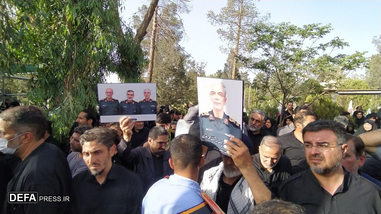 مراسم تدفین سپهبد شهید «محمد باقری» و خانواده او برگزار شد