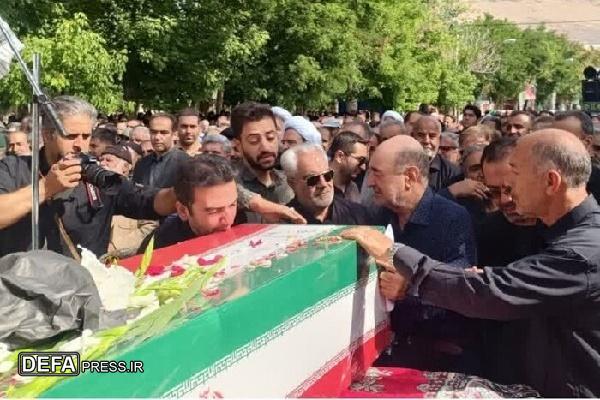تشییع شکوه‌مند پیکر مطهر شهید رضا بسطامی در بیجار