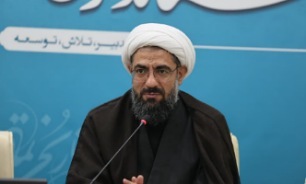 دشمن از راه و منش امام حسین (ع) هراس دارد