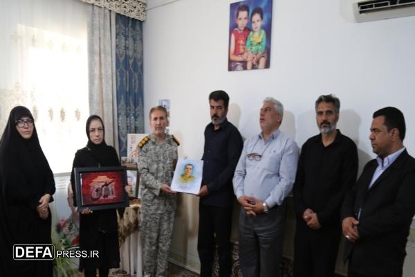 دیدار سرهنگ پاسدار امیری مقدم با خانواده سرباز شهید «امیرحسین قاسمی» در روستای رادکان / تاکید بر ادامه راه شهدا