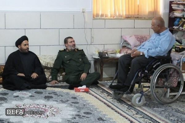 تجلیل فرمانده سپاه فتح کهگیلویه و بویراحمد از جانباز ۷۰ درصد گچسارانی