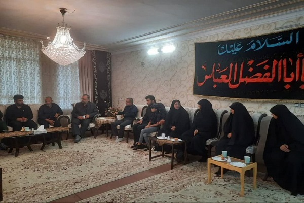 مسئولان استان سمنان با خانواده شهیده «عاطفه صادق زاده» دیدار کردند